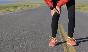 Runner holding knee