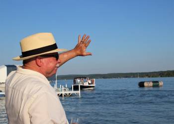 Deery waving